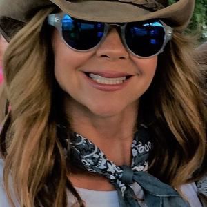 Meet your Posher, Denyse